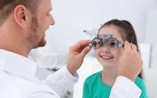  不手术双眼矫正视力费用多少,激光矫正视力多少钱？